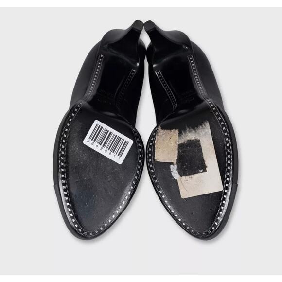 Chanel Black Leather Pumps with Patent Cap Toe - Size 38.5 - Picture 5 of 6